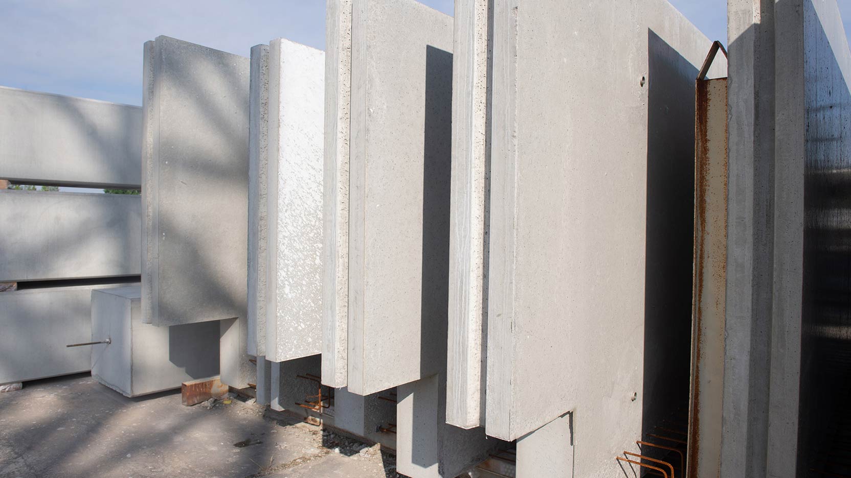 Façades bétons aux différentes finitions à l'usine Prega Labège