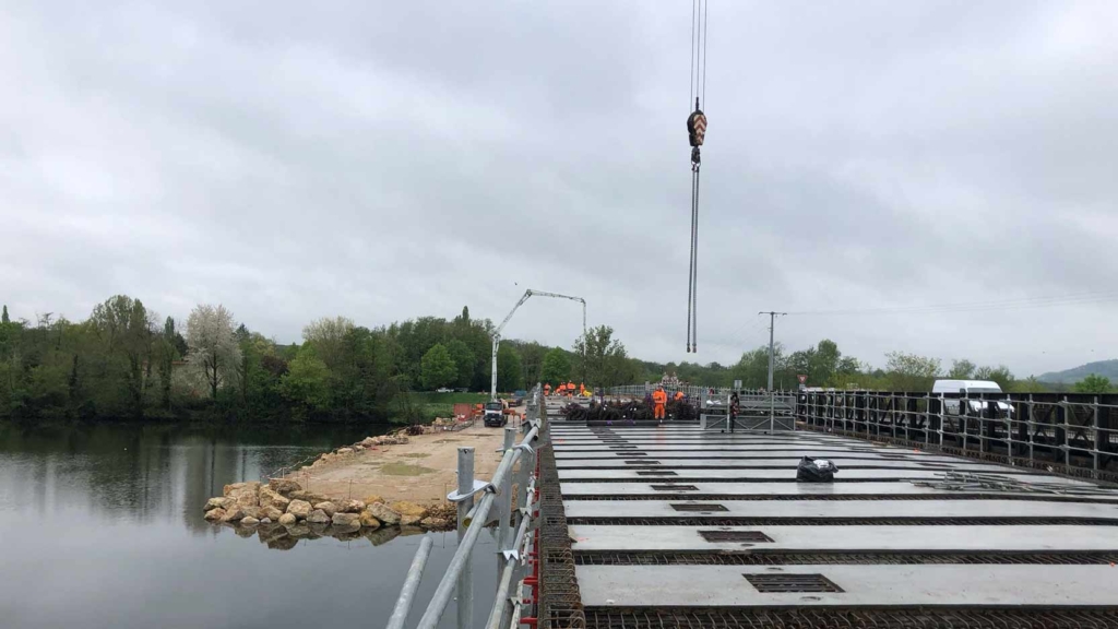 PREGA Colmar préfabrique les 62 dalles du nouveau pont de Méréville