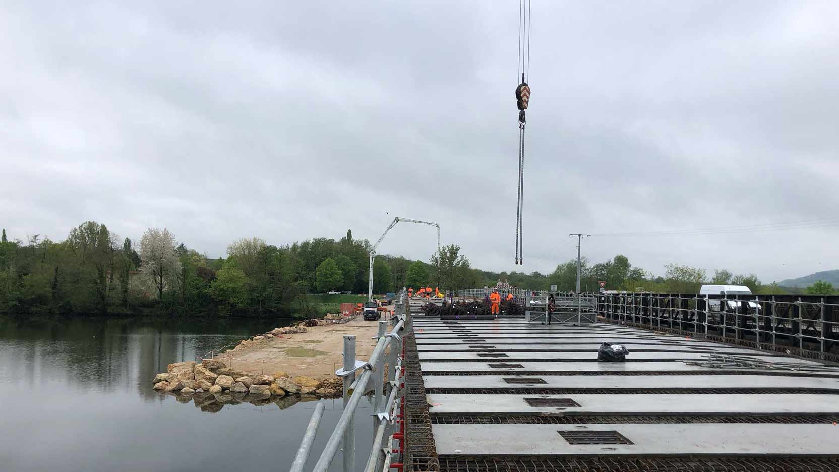 PREGA Colmar préfabrique les 62 dalles du nouveau pont de Méréville