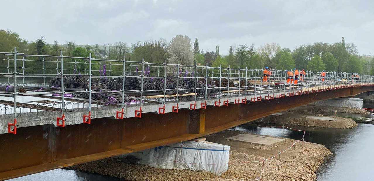 Production et livraison de dalles en béton armé Prega pour le pont de Méréville