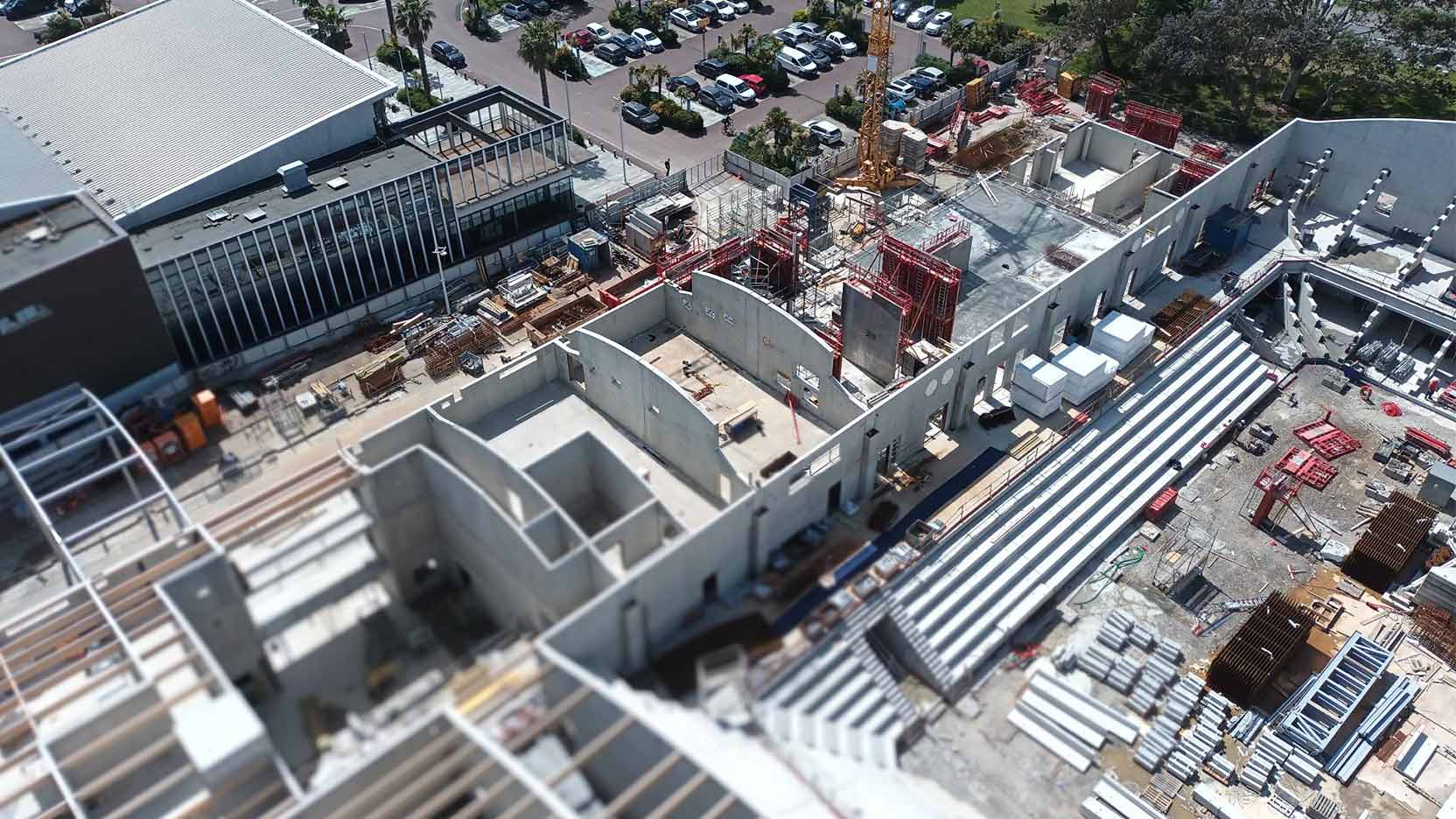 Gradins préfabriqués en béton fabriqués par PREGA pour le futur Palais des Sports de Cherbourg-en-Cotentin